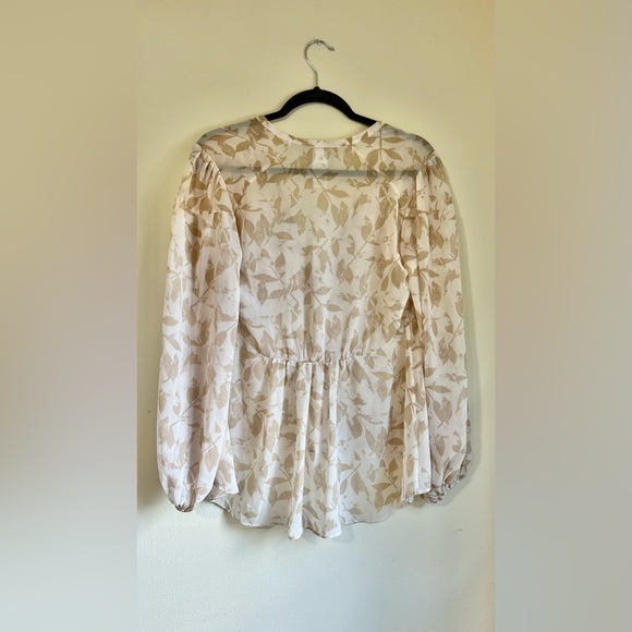 CABI Couplet Sheer Blouse Cream Leaf Pattern Size Small - Picture 2 of 6
